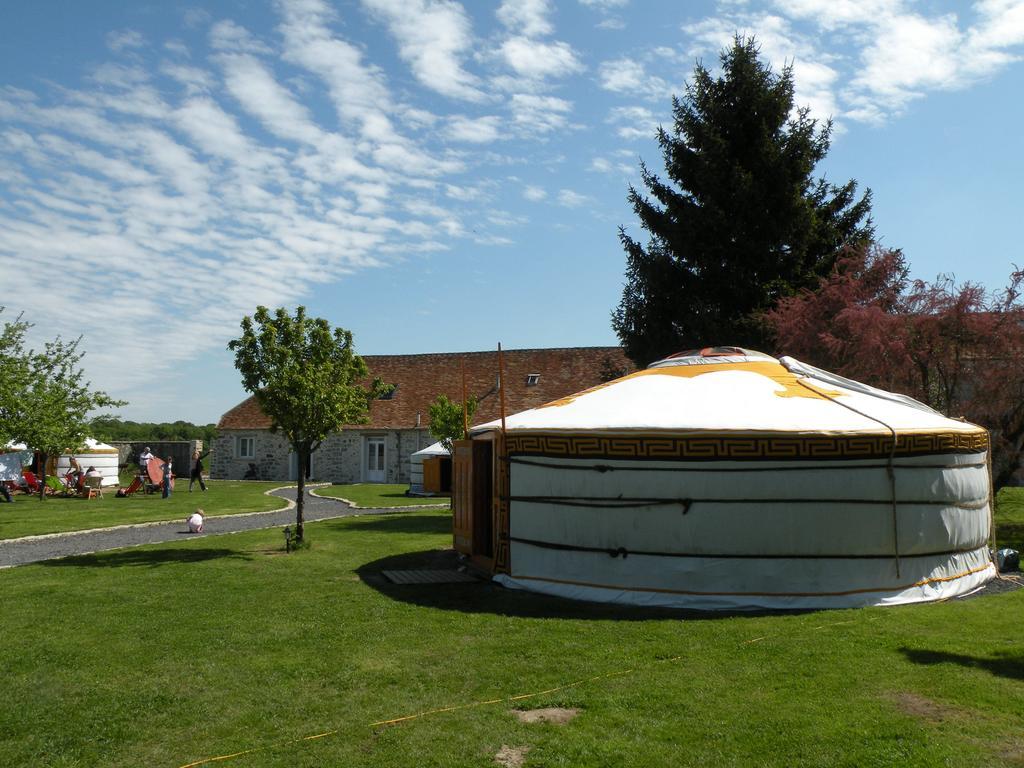 Yourte Nomade-Lodge Les Ecrennes Exterior photo